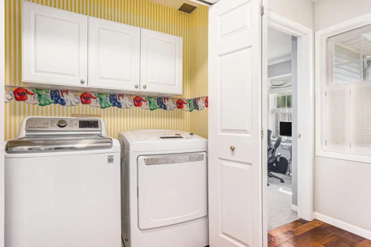 Portage apartments for rent - image - large (17).jpg