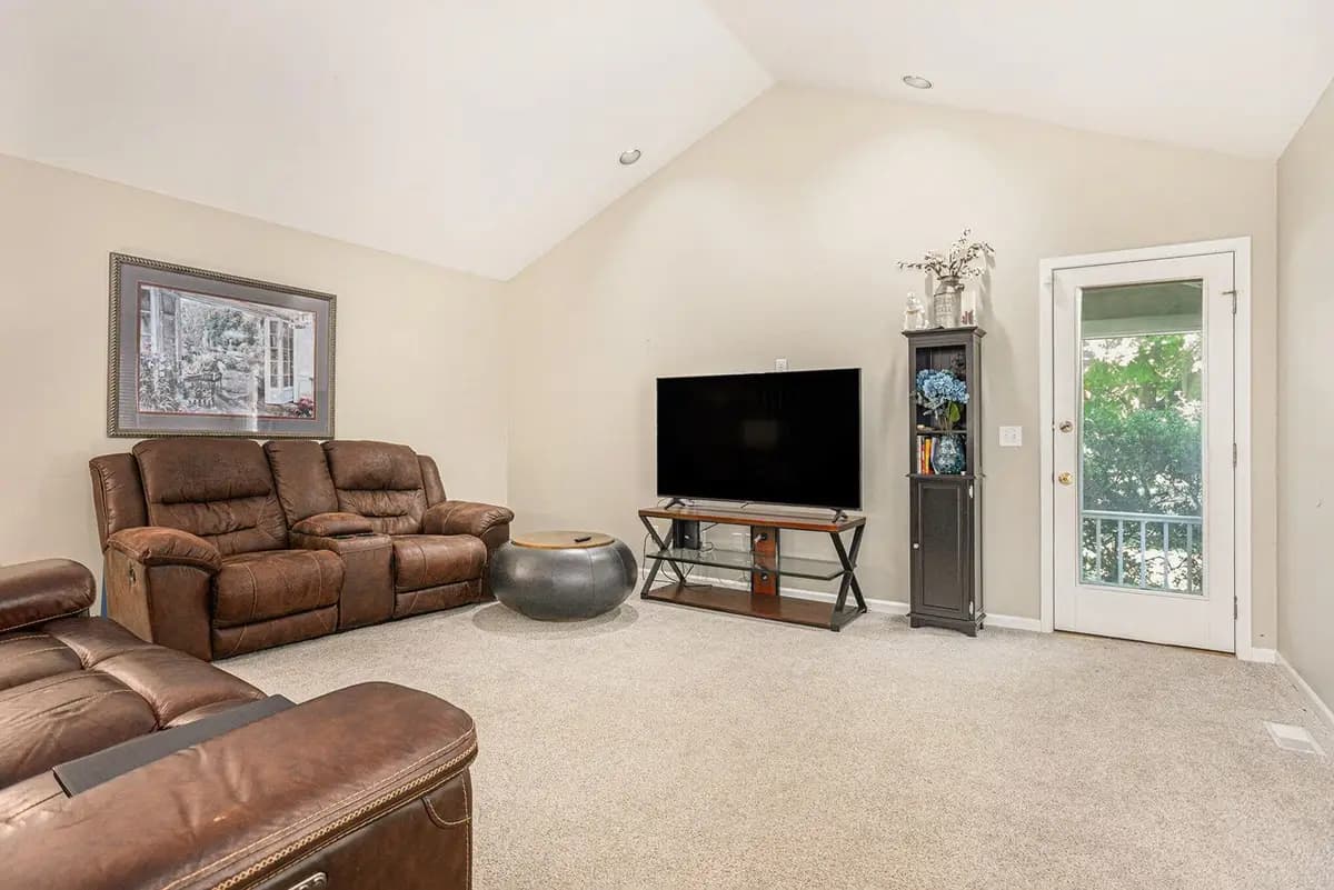 Portage apartments for rent - image - large (8).jpg