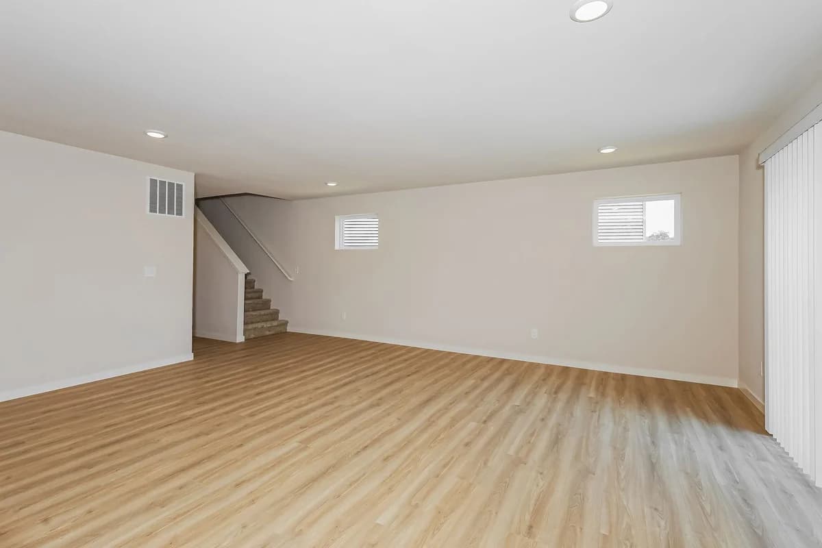 Portage apartments for rent - Property image - 8191 Crestbrook Court - 3