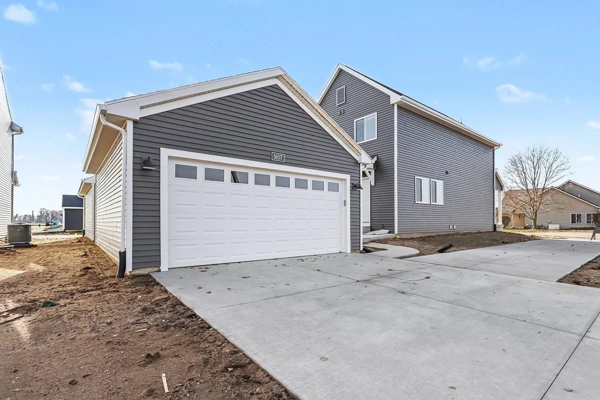 Portage apartments for rent - Property image - 1896 Kingfisher Circle - 2